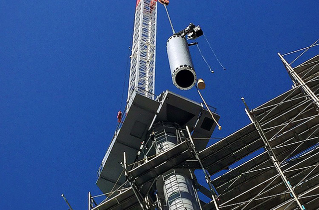 タワークレーン組立工事